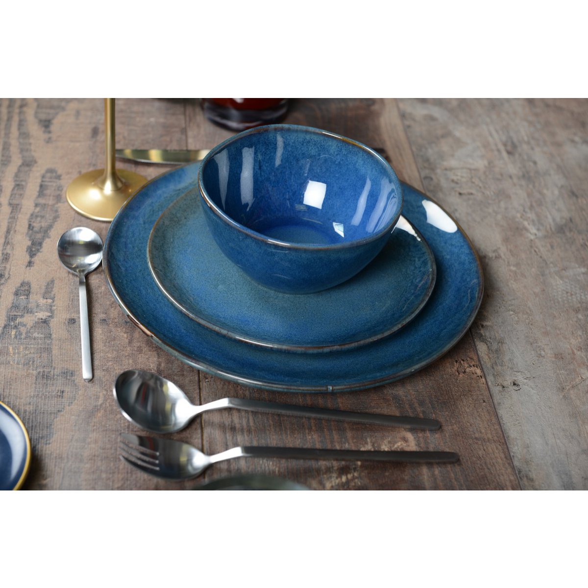 BLAUER FLACHPLATTE